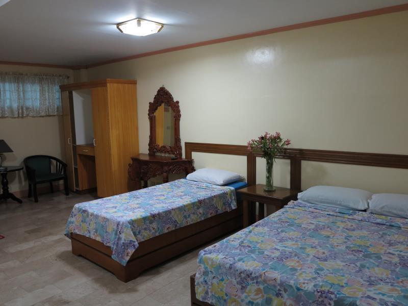 Gems Hotel And Conference Center Антиполо Екстериор снимка